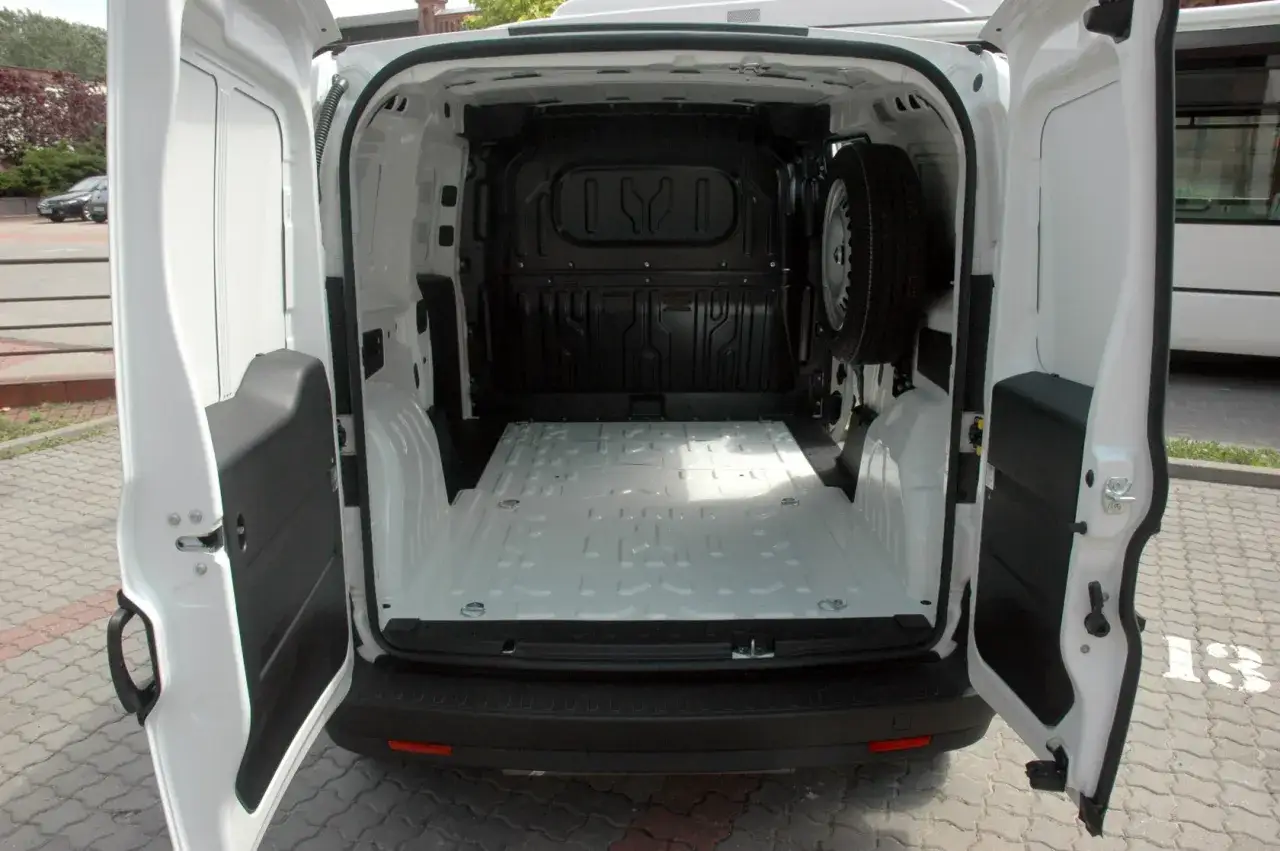 Fiat Doblo lokalizacja koła zapasowego