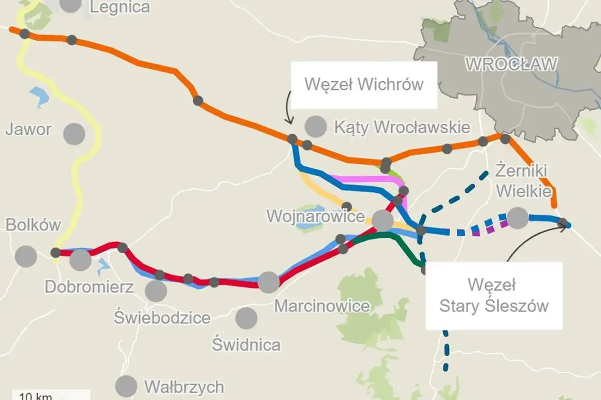 Mapa pokazuje trasy kolejowe i węzły drogowe w okolicach Wrocławia, Legnicy i Wałbrzycha. Określa konin wrocław odległość.