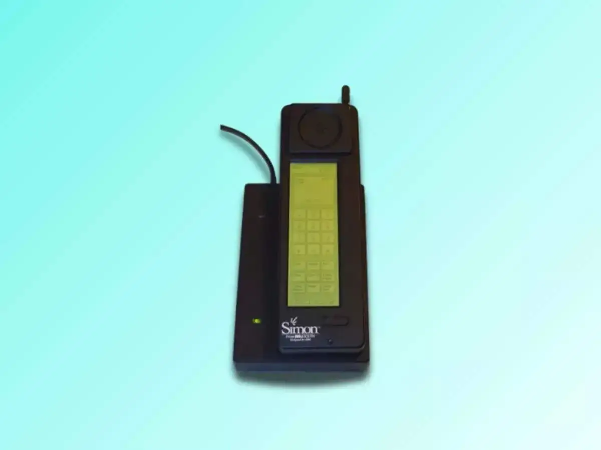 IBM Simon, pierwszy telefon dotykowy, z klawiaturą numeryczną na ekranie.
