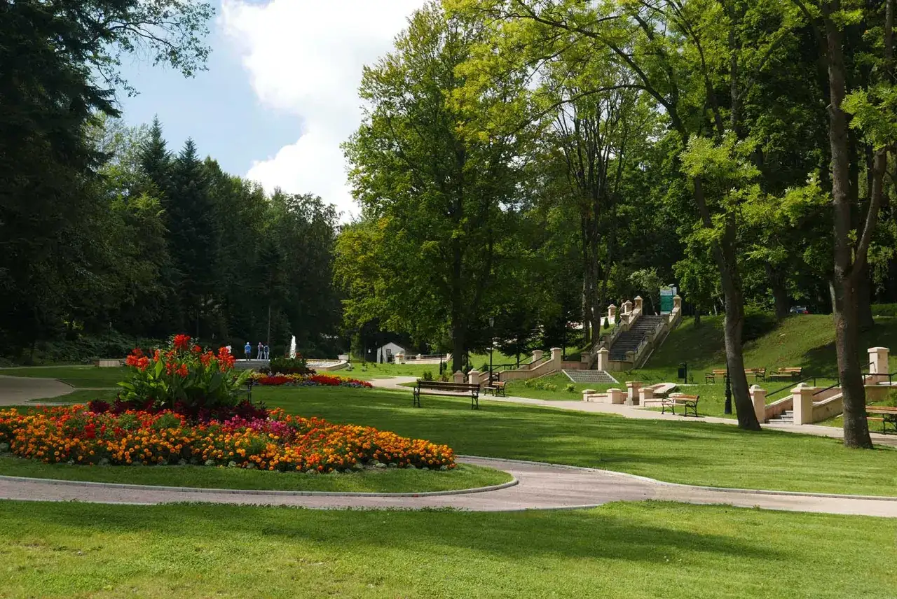 Iwonicz-Zdrój Park Zdrojowy ścieżki