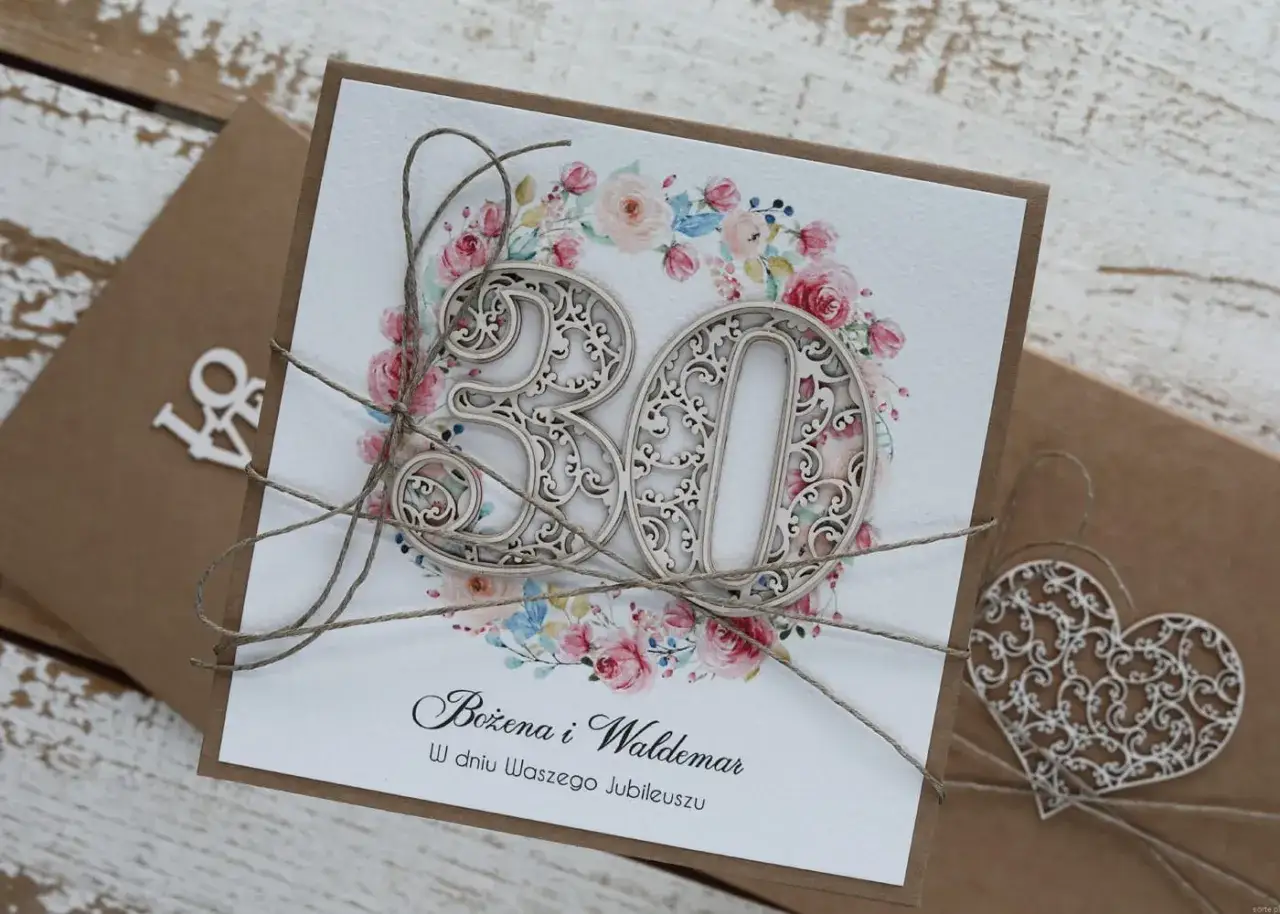Eleganckie życzenia na 30 rocznicę ślubu dla Bożeny i Waldemara. Drewniane cyfry 