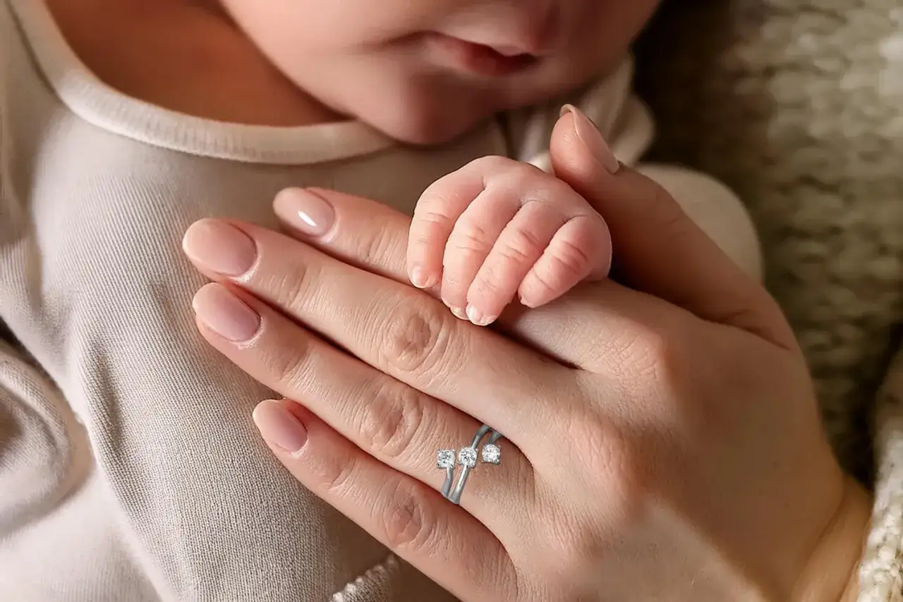 Un anello nascita primo figlio, un simbolo prezioso di una tradizione che celebra l'amore e la vita.