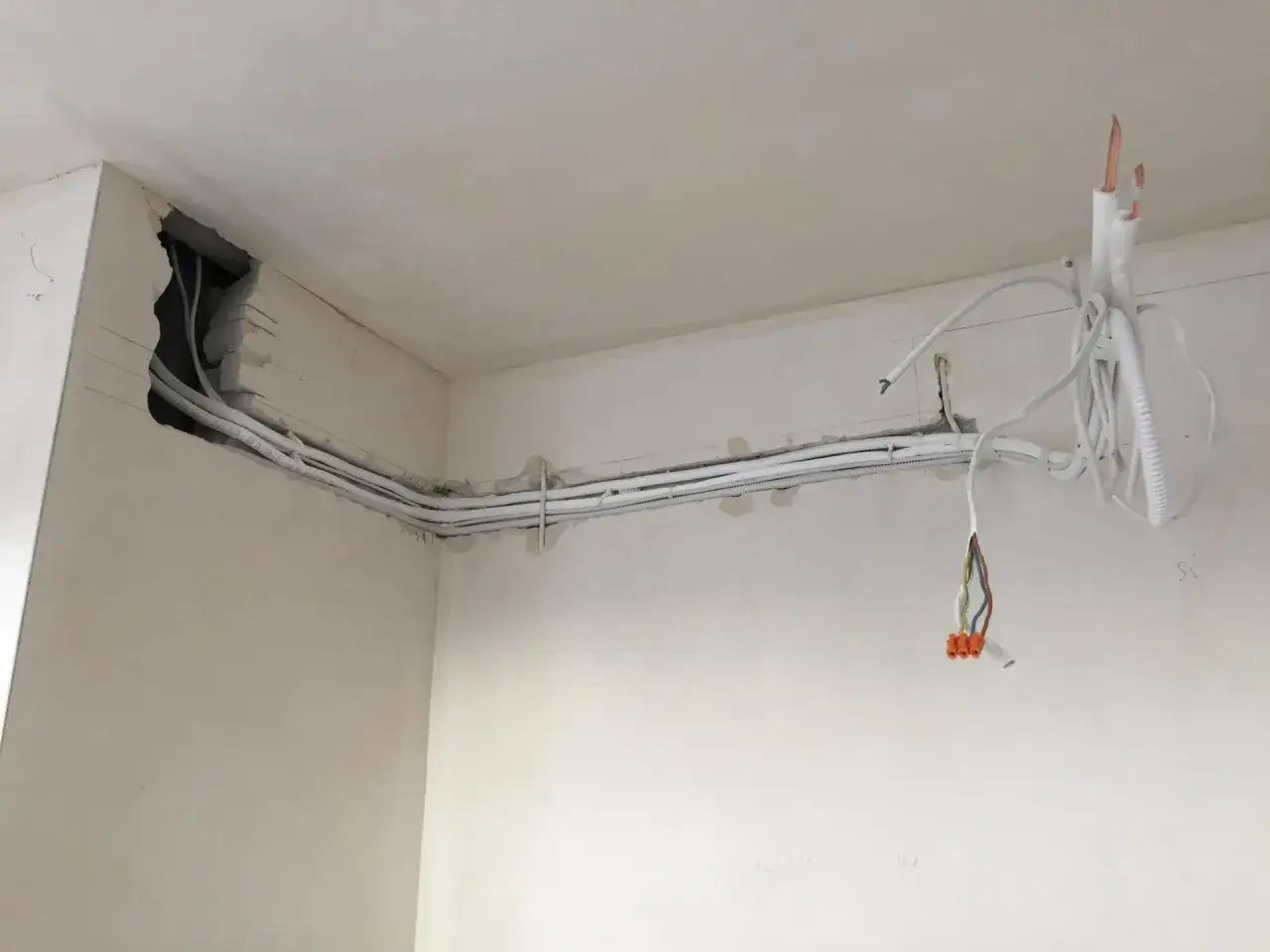 Instalacja przewodów do klimatyzacji. Sprawdź montaż klimatyzacji cena.