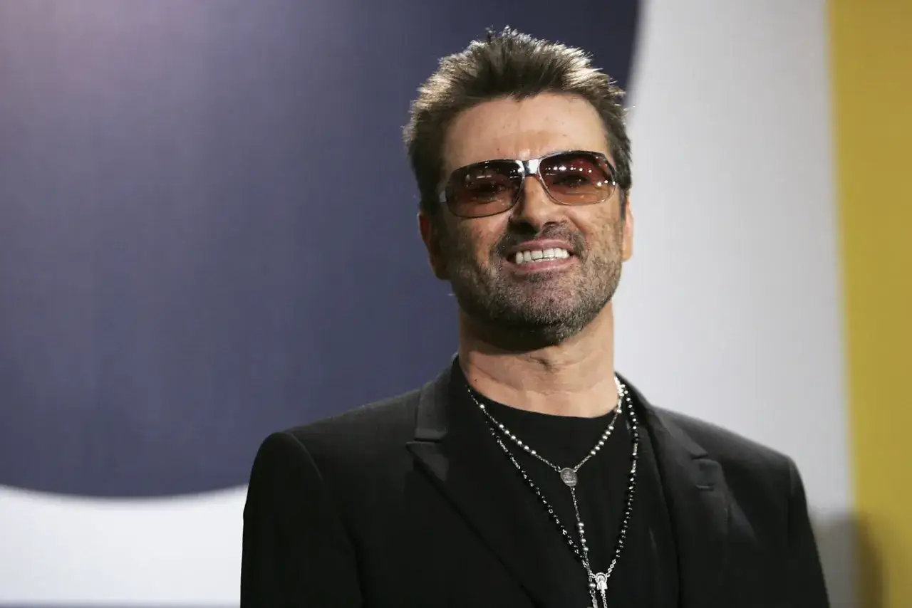 George Michael, który śpiewa