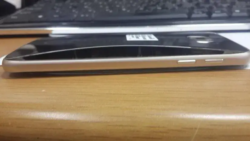 spuchnięta bateria telefonu huawei
