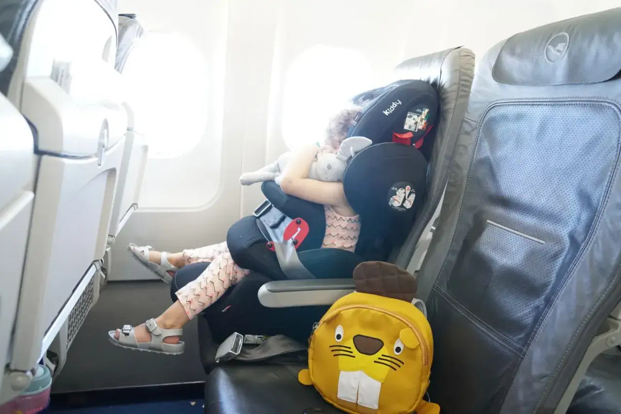 Kindersitz aufgeben Flughafen Lufthansa