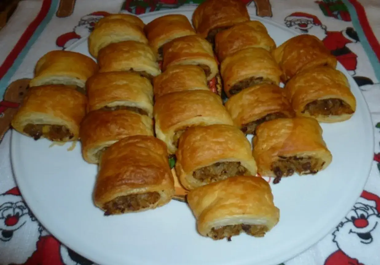 Pyszne paszteciki z ciasta francuskiego, idealne na święta. Prosty przepis na paszteciki, który zachwyci każdego!