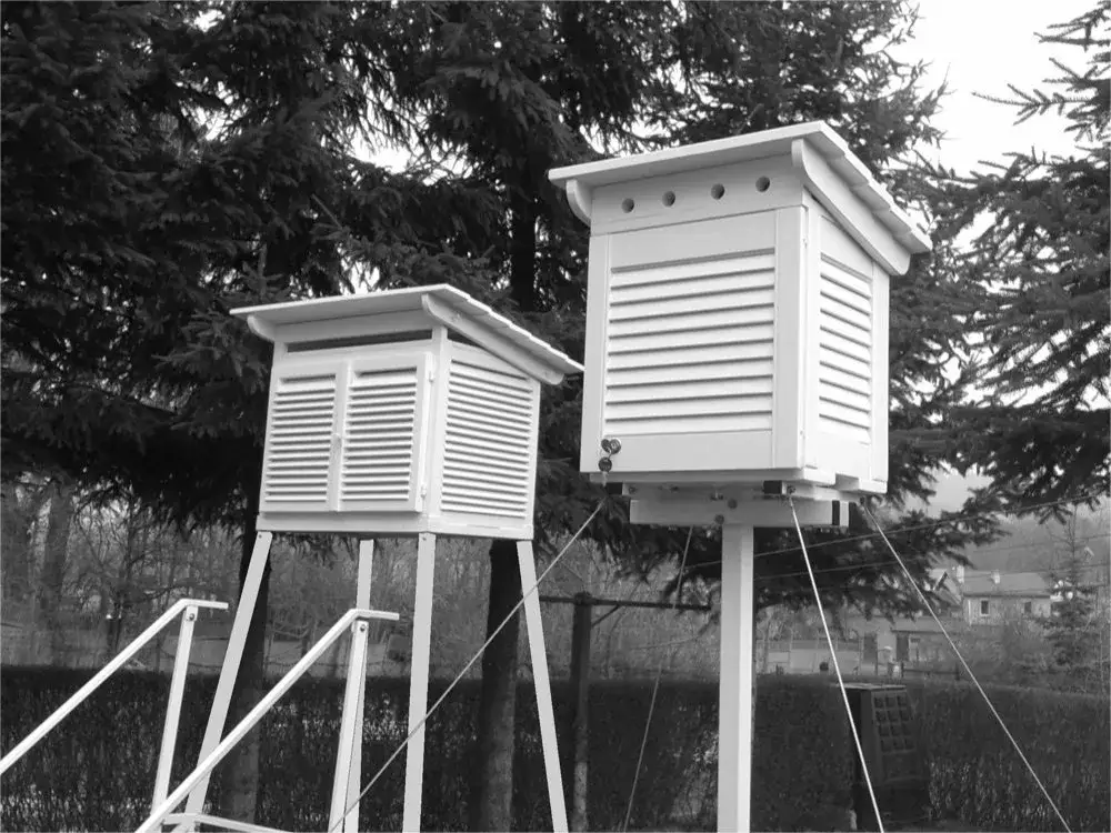 tradycyjne przyrządy meteorologiczne klatka Stevensona