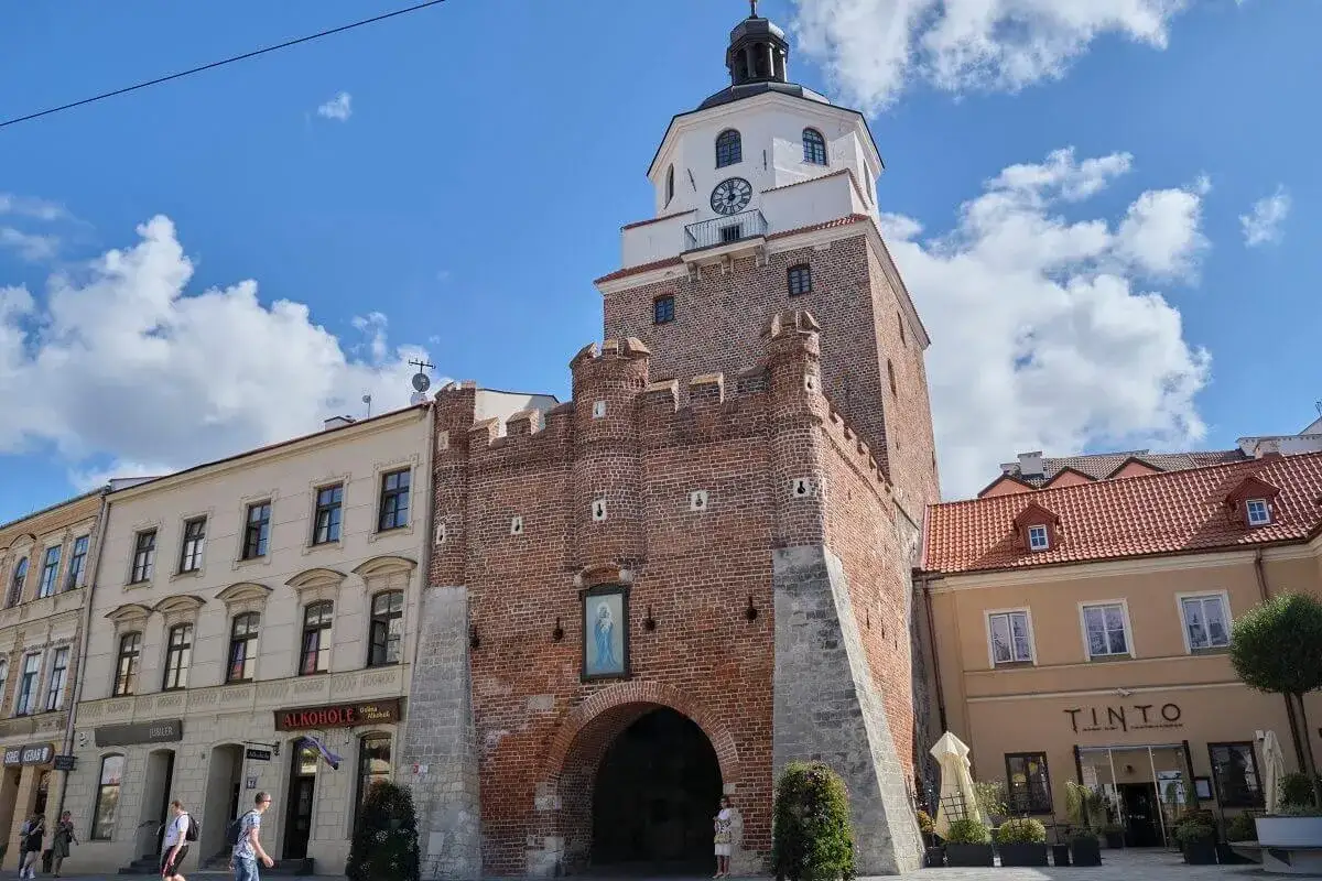 Brama Krakowska w Lublinie, idealne miejsce na początek zwiedzania, by zobaczyć w Lublinie w jeden dzień.