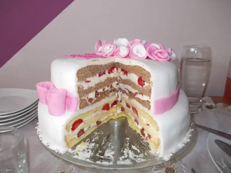 Tort piętrowy na 40 osób przekrój