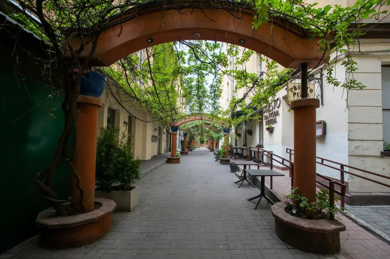 Restauracje Piotrkowska Łódź podwórka