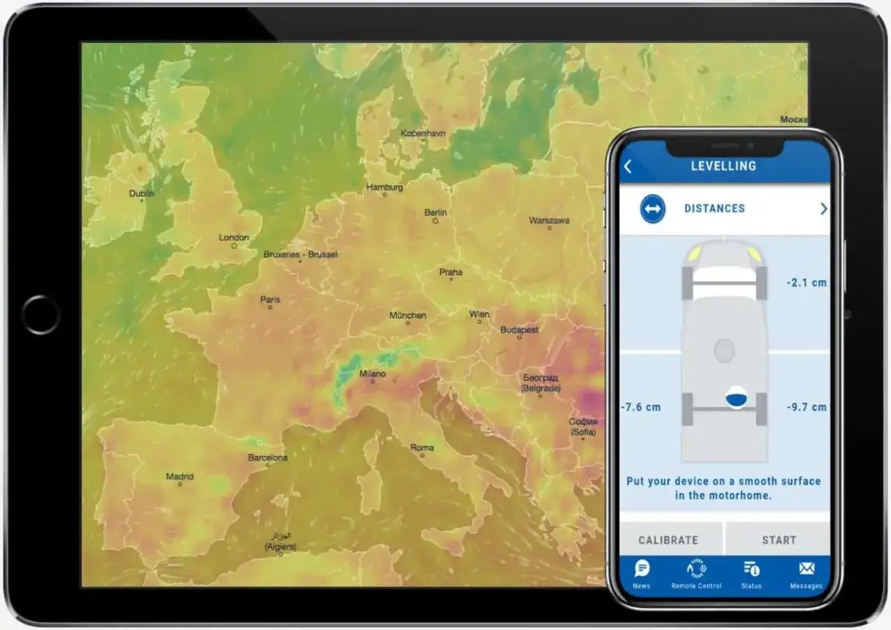 Tablet z mapą Europy i aplikacją do poziomowania kampera. Idealne narzędzie do samotnej podróży.
