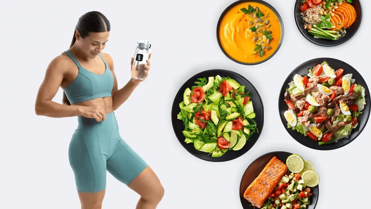 Sportliche Frau mit Wasserflasche neben gesunden Gerichten: Suppe, Salate, Lachs. Perfekt f&uuml;r Intervallfasten Rezepte.