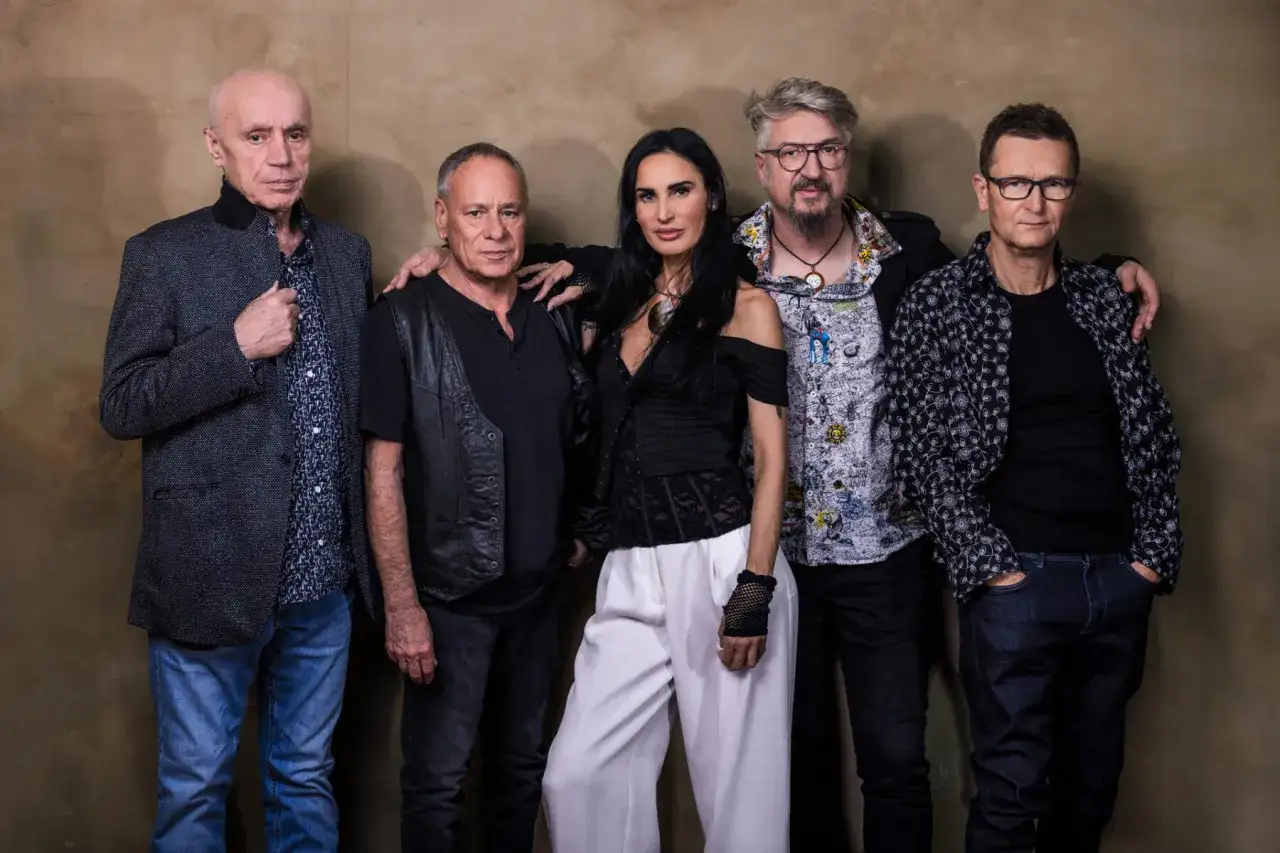 Zespół Maanam w komplecie: Kora, Marek Jackowski, Bogdan Olewicz, Ryszard Olesiński i Paweł Markowski.