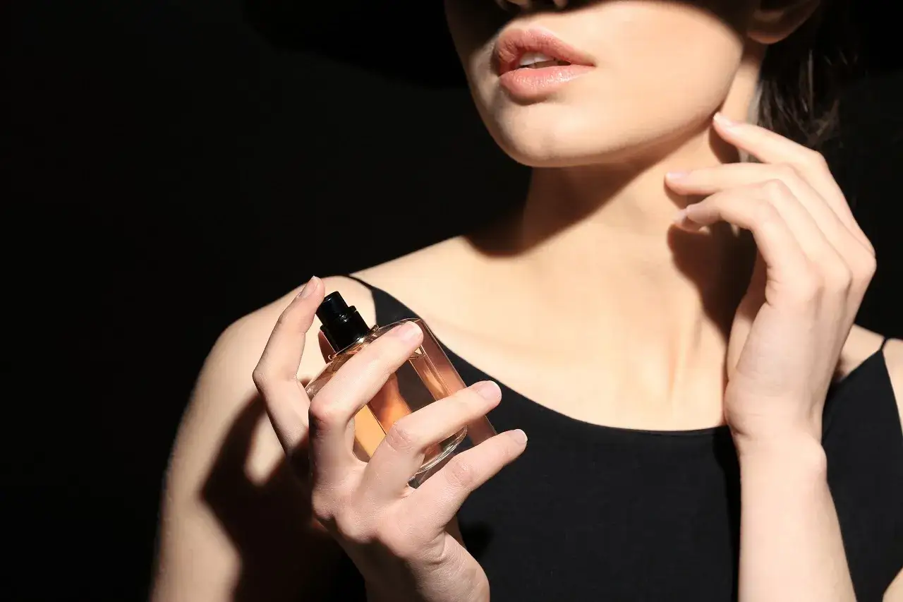 nawilżona skóra przed perfumami