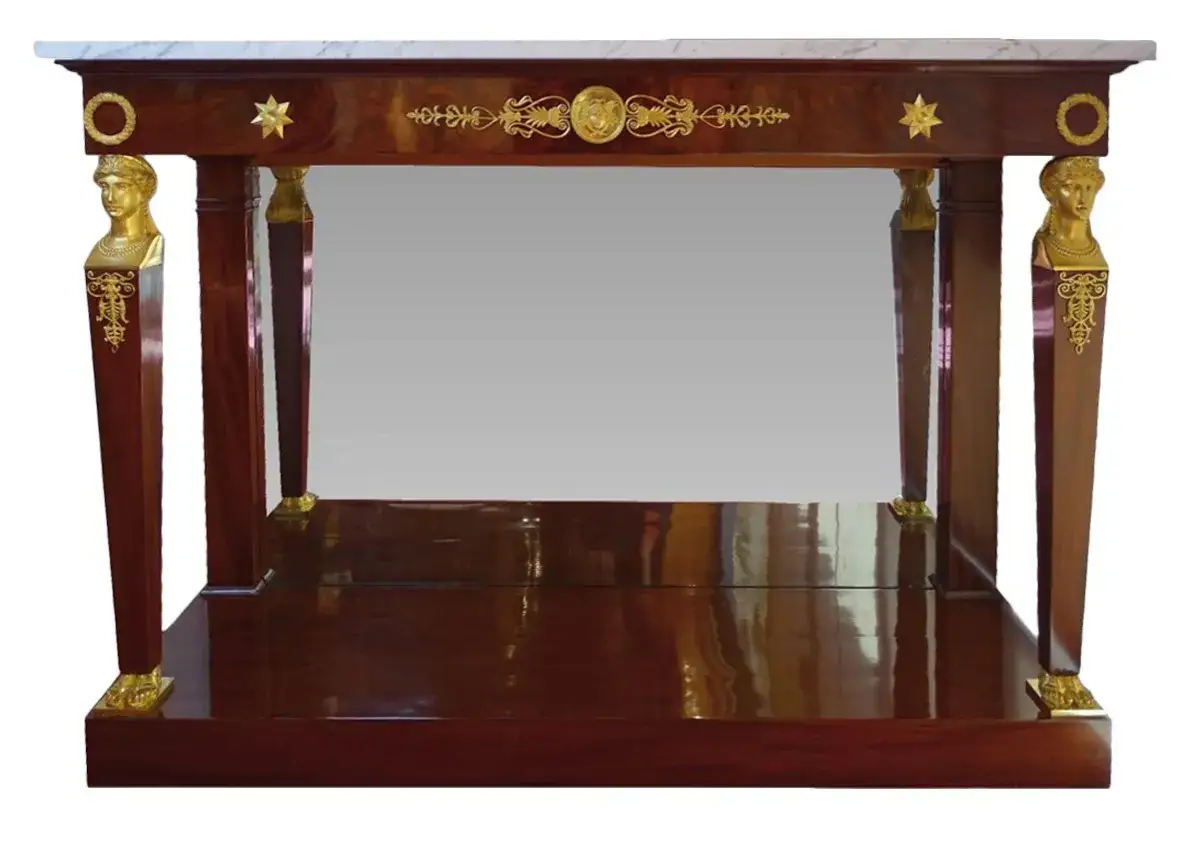 Console de style consulat en acajou, marbre blanc, bustes dorés et ornements.