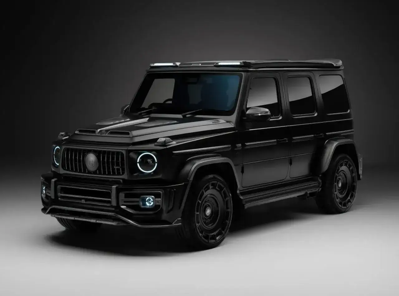 Czarny, luksusowy G63 AMG z podświetlanymi światłami dziennymi i masywnymi felgami, gotowy na każdą drogę.