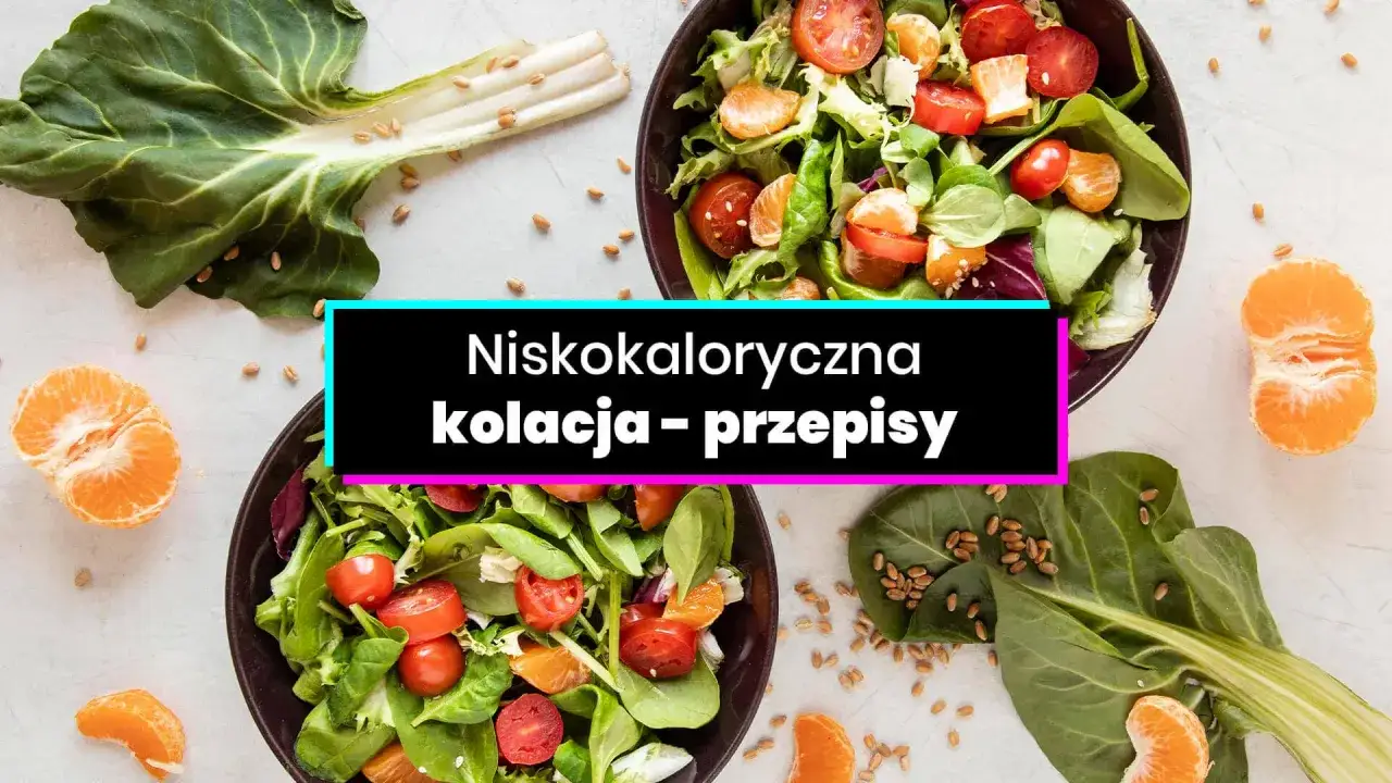 Dwie miski sałatki z pomidorkami i mandarynkami, obok liście buraka i ziarna. Idealna zdrowa kolacja.