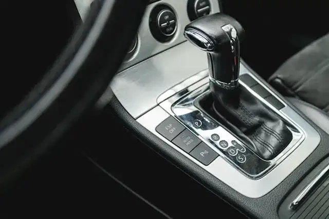 Zdjęcie Jak jechać bez sprzęgła i uniknąć uszkodzeń skrzyni biegów