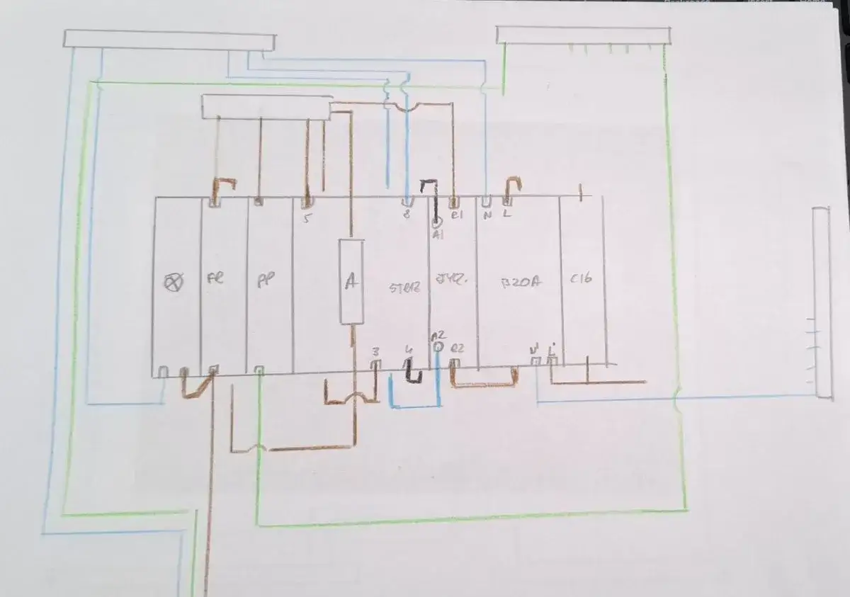 Schemat instalacji elektrycznej z zabezpieczeniami, oznaczony jako 