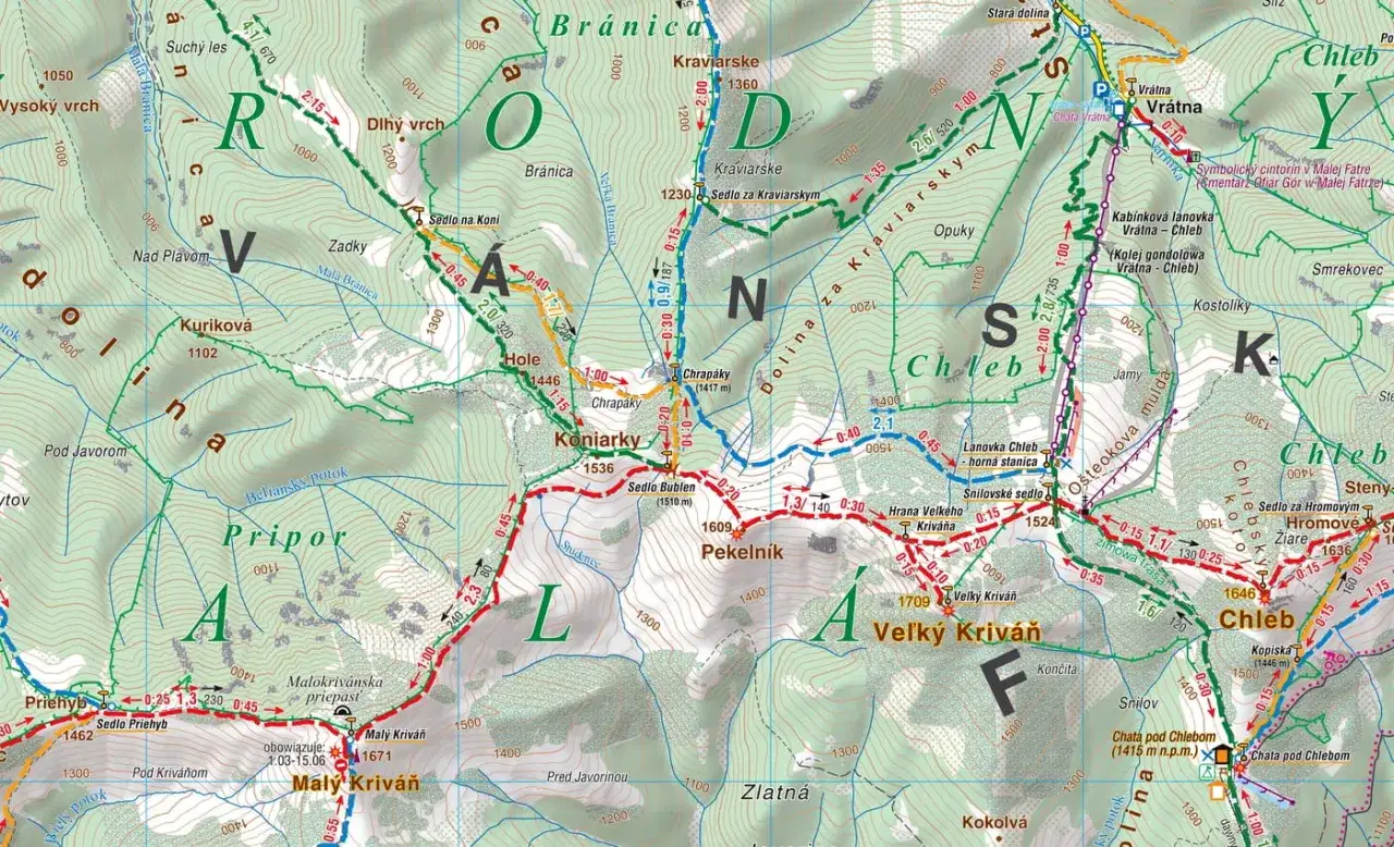 Mapa turystyczna Małej Fatry z zaznaczonymi szlakami, szczytami (np. Veľký Kriváň, Malý Kriváň) i schroniskami.
