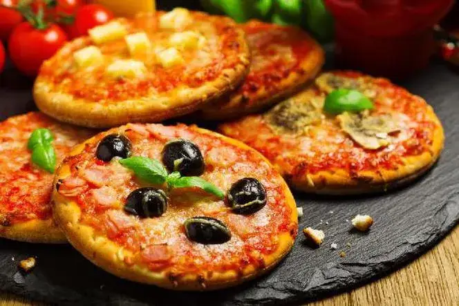 Różne rodzaje ciasta na mini pizze