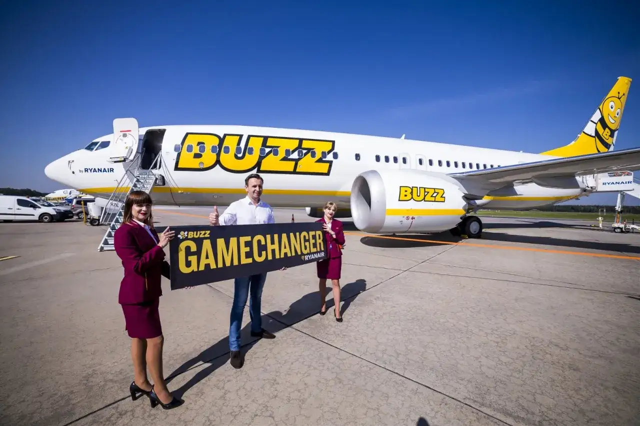 Samolot Buzz, należący do grupy Ryanair, to jeden z samolotów, jakich używa Ryanair.