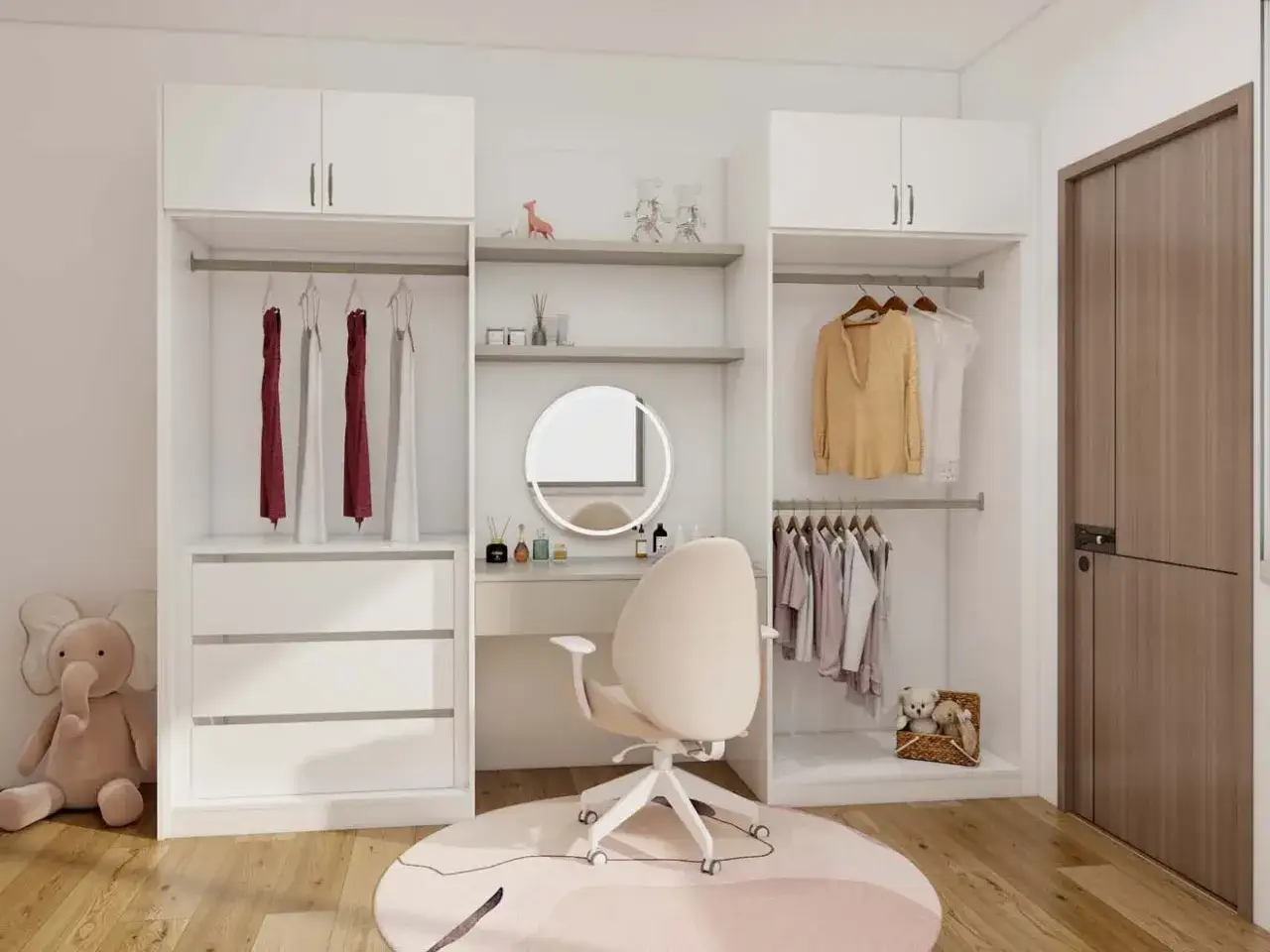Un dormitorio con vestidor integrado, con armarios blancos, un tocador con espejo circular y una silla giratoria. Hay ropa colgada y un peluche de elefante.