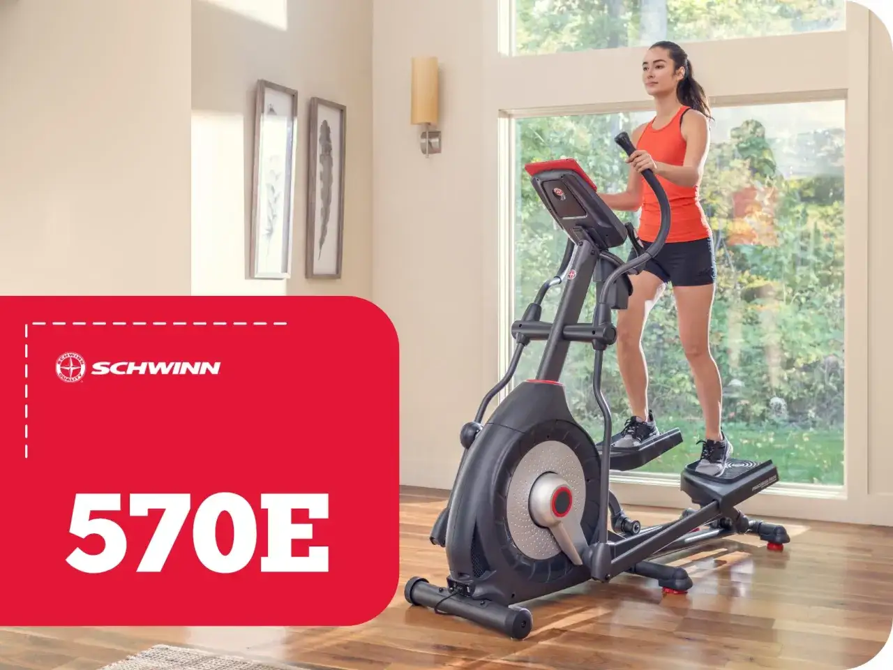 Kobieta ćwiczy na bieżni eliptycznej Schwinn 570e w jasnym, przestronnym pomieszczeniu z widokiem na zieleń.