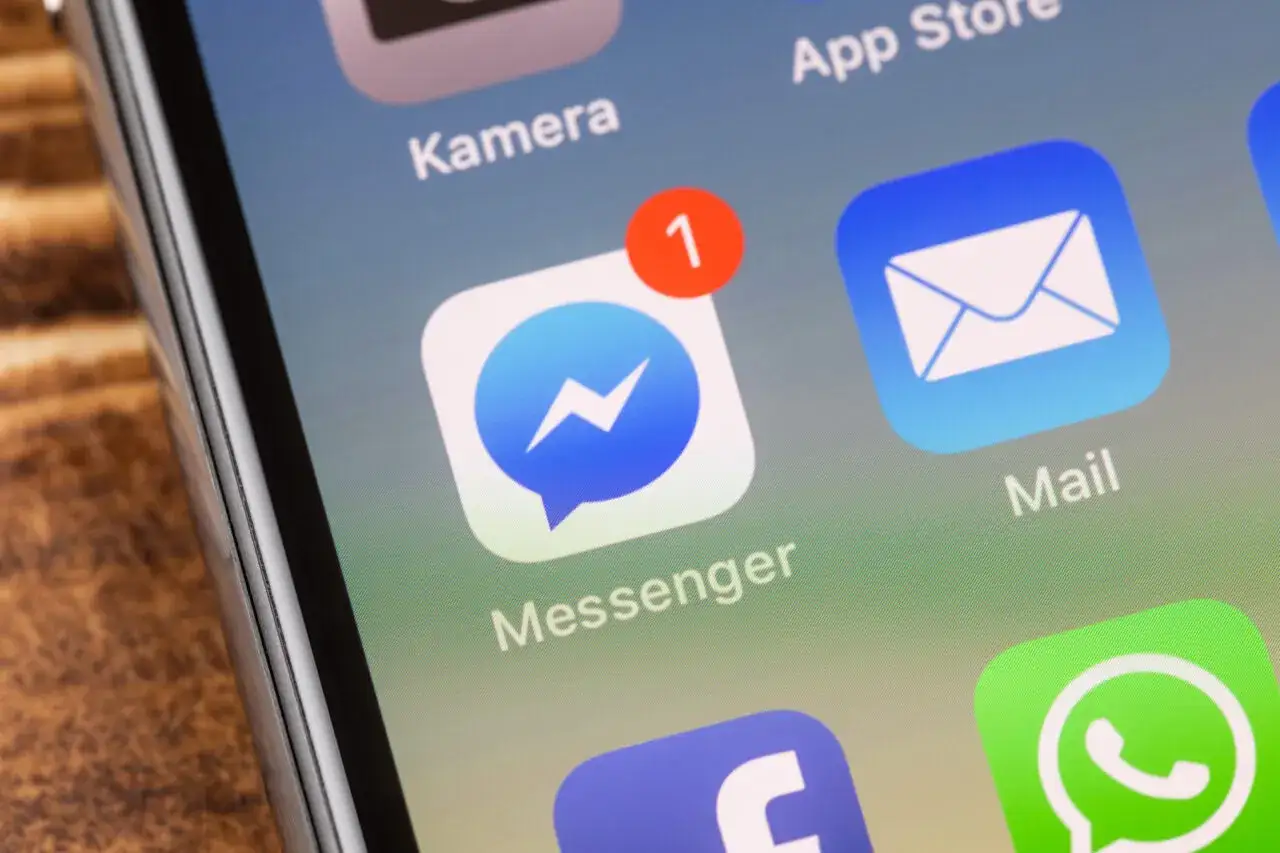 Ikona Messengera z czerwoną kropką z cyfrą 