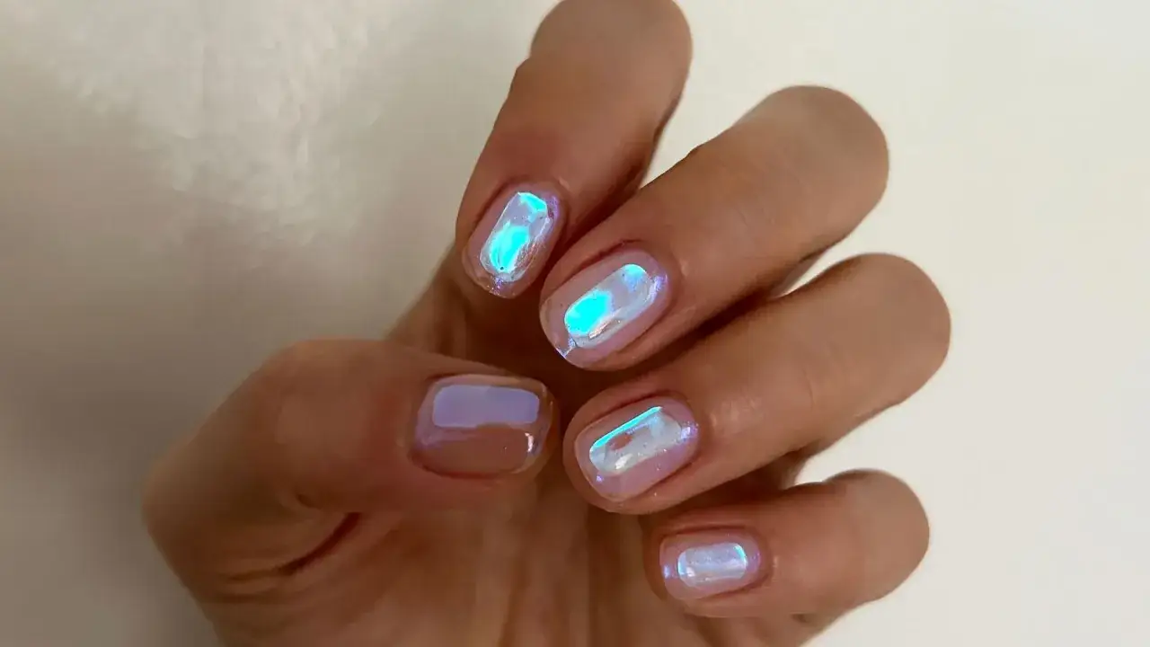 Bunte Pastelln&auml;gel Trends Skittle Mismatched Aura Glazed Donut