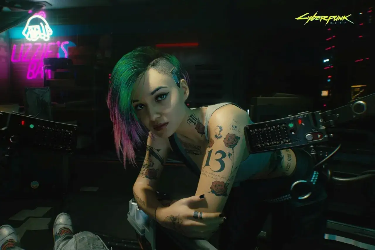 Dziewczyna z neonowymi włosami i tatuażami, w klimacie wysokie progi cyberpunk, siedzi w mrocznym wnętrzu.