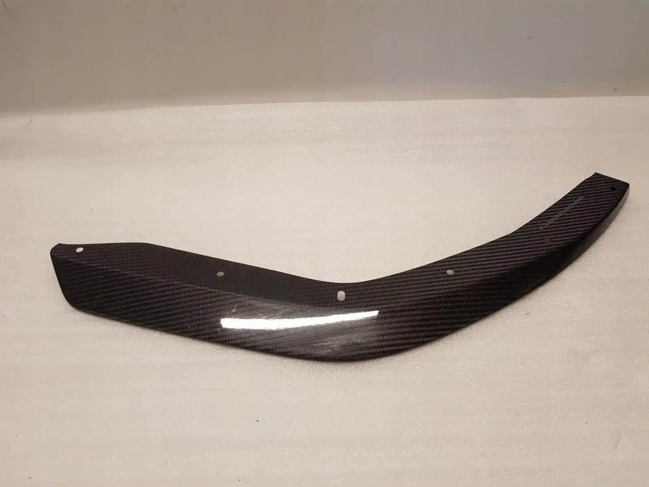 karbonowy spoiler vs czarny połysk BMW G20