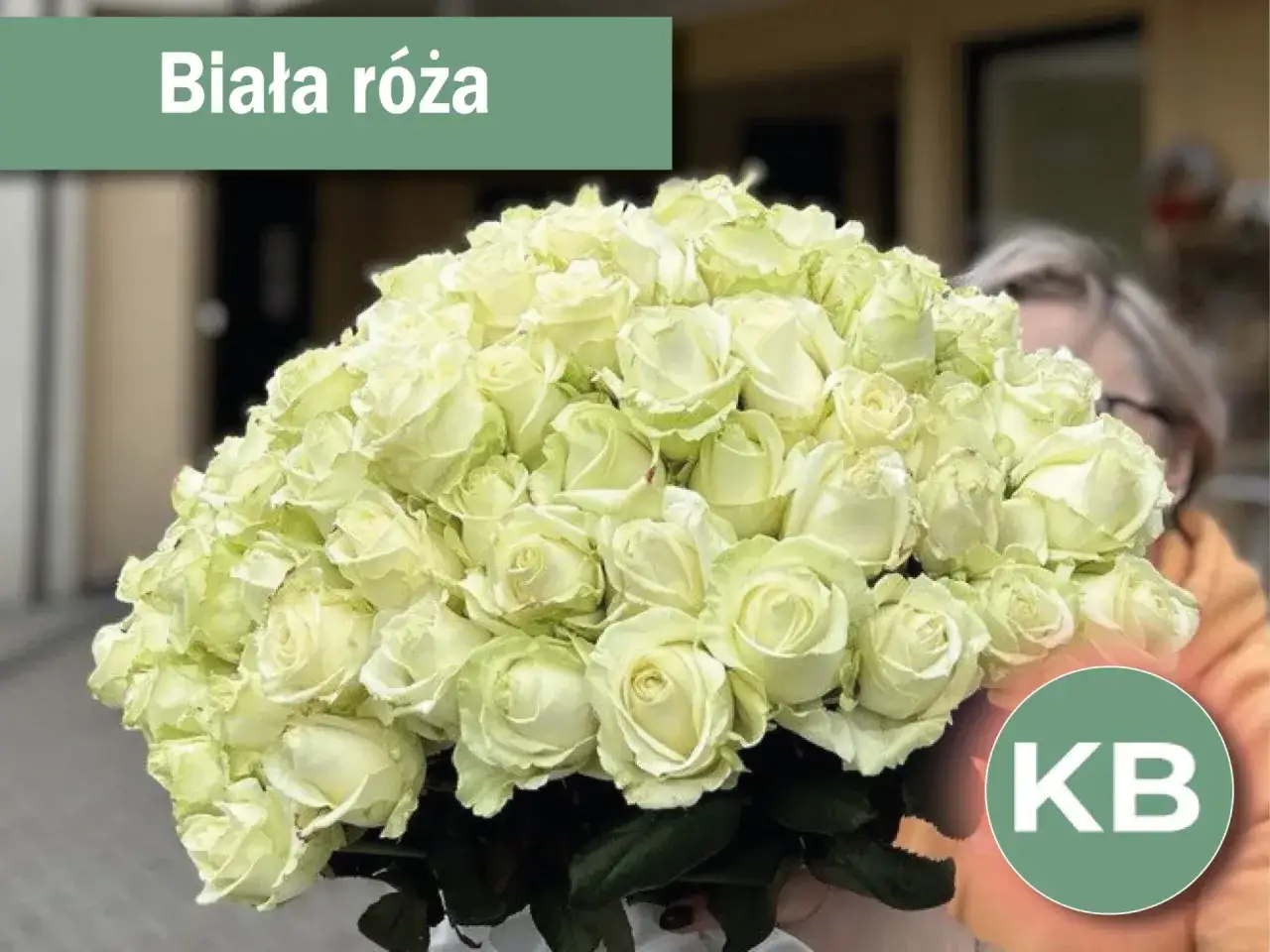 Białe róże cięte, bukiet pełen delikatności. Nazwy odmian mogą być różne, ale piękno pozostaje.