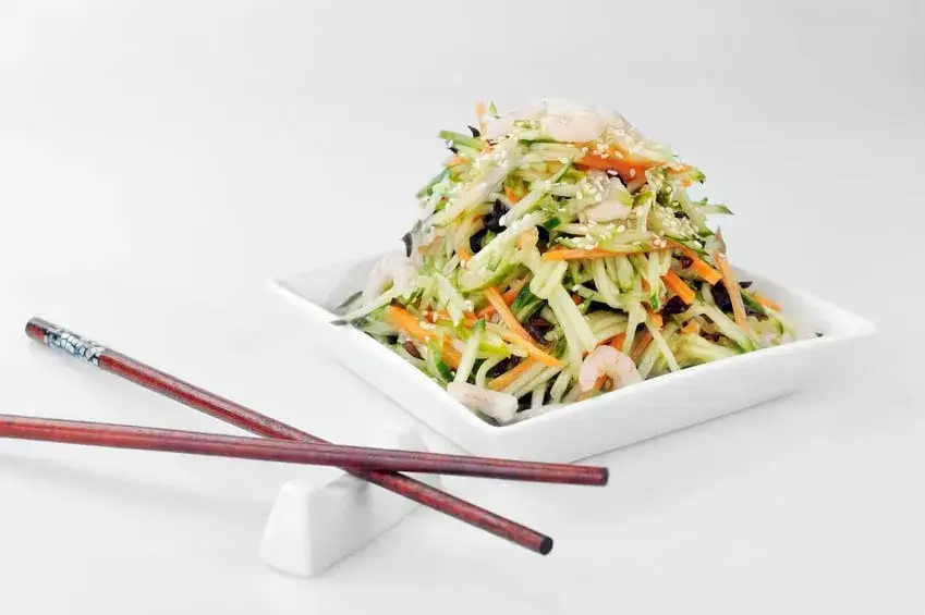 Salade de chou chinois au poulet et crevettes