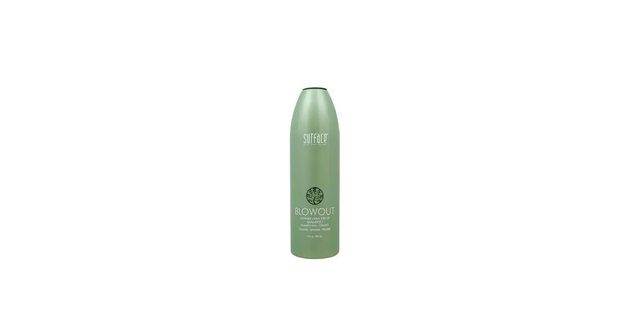 Botella verde de shampoo Surface Blowout con aceite de semilla de cannabis sativa. Descubre para qu&eacute; sirve el shampoo de cannabis para limpiar, restaurar y preparar tu cabello.