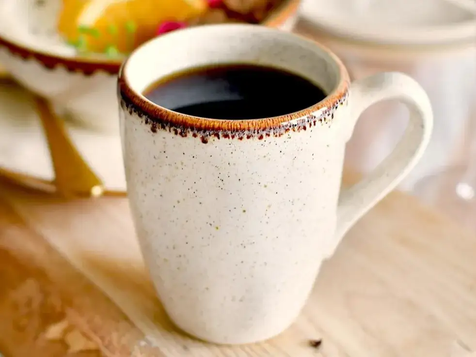 kubek ceramiczny z reaktywnym szkliwem