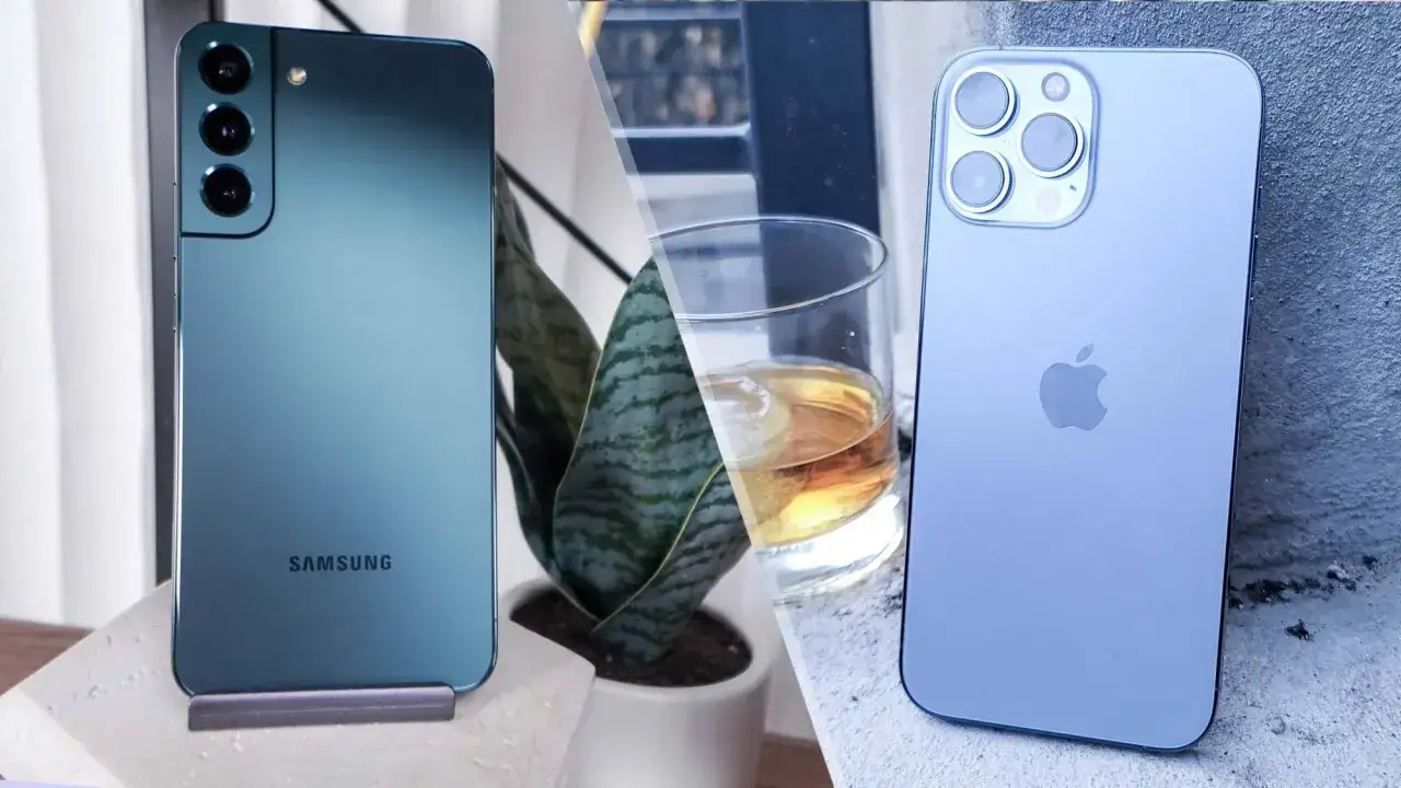 Porównanie smartfonów: zielony Samsung i niebieski iPhone. Czy wady iPhone'a są widoczne obok konkurencji?