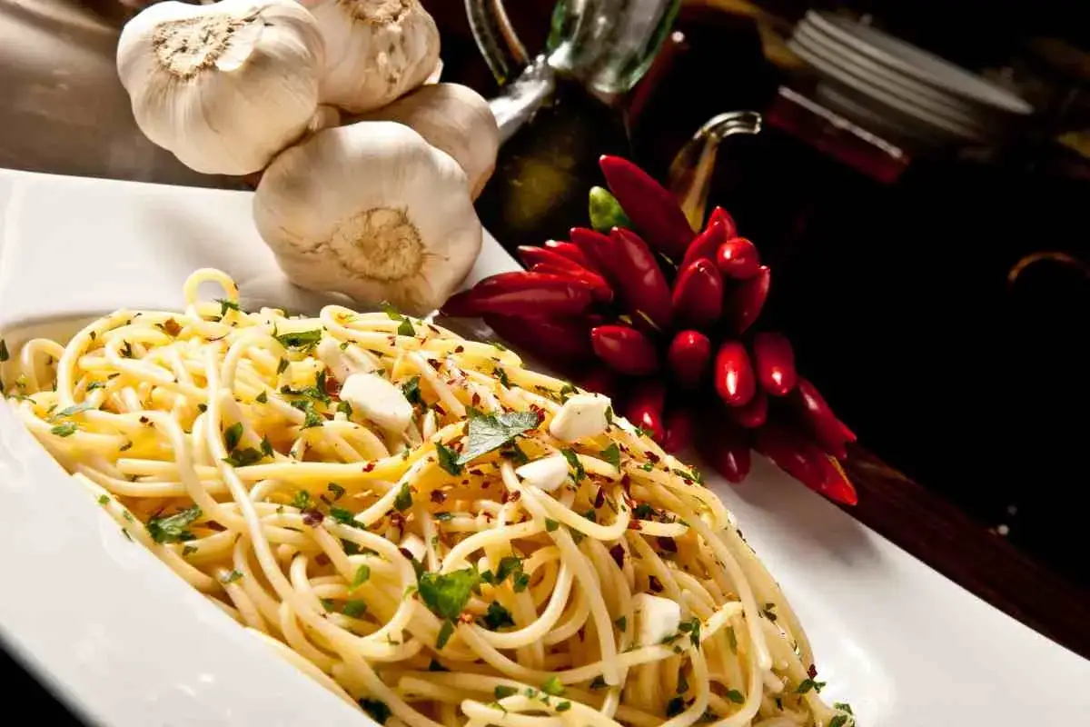 Składniki spaghetti aglio olio peperoncino