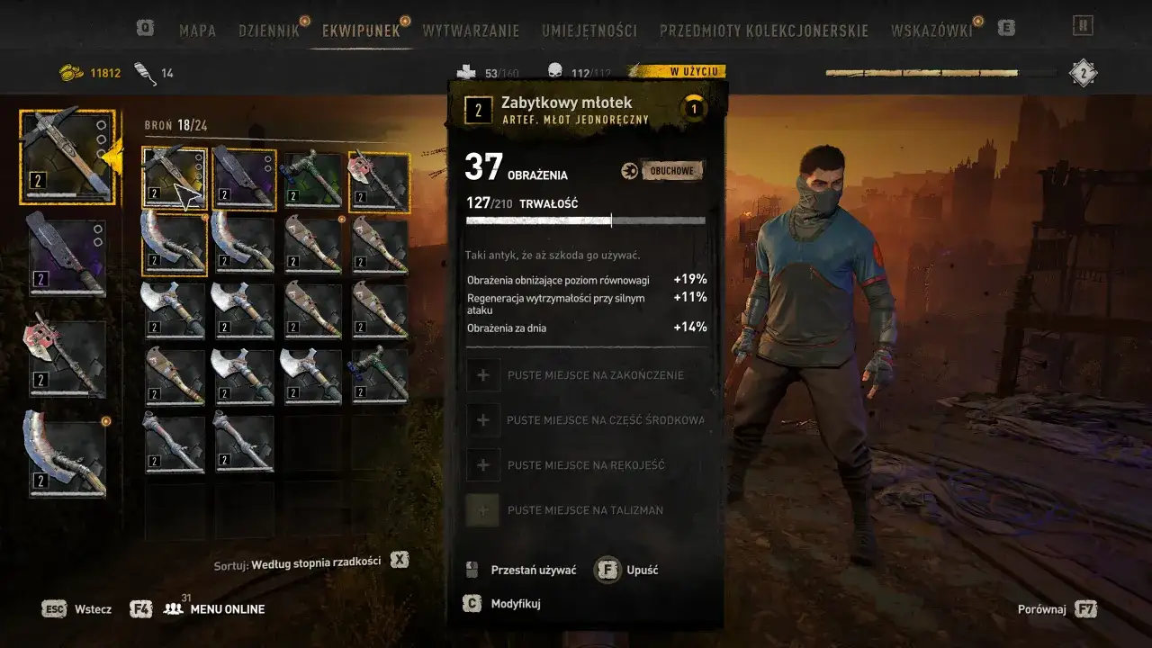 Gracz w Dying Light wybiera młotek, który jest najlepszą bronią.