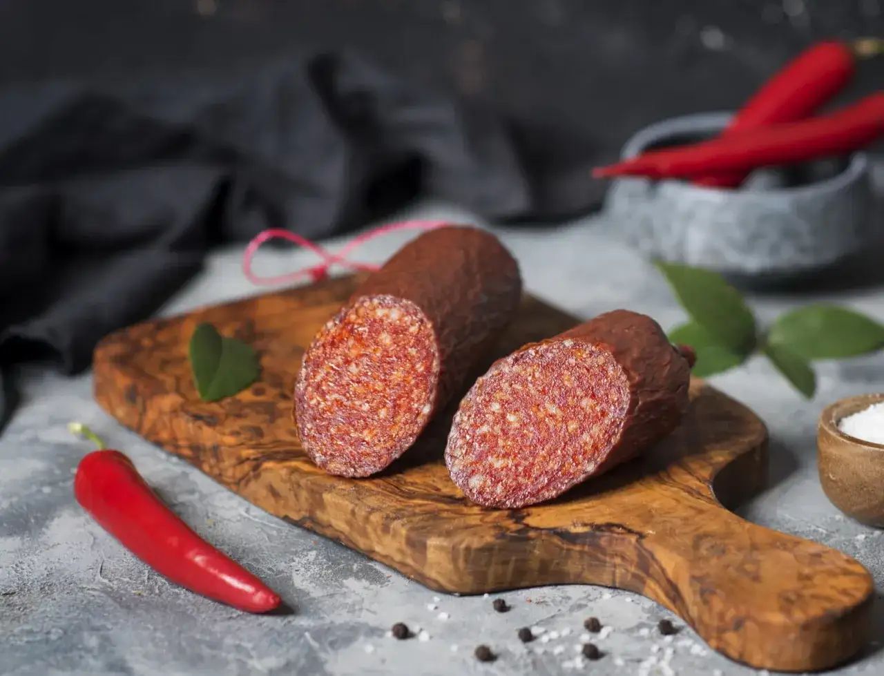 salami pepperoni chorizo surowe plastry porównanie