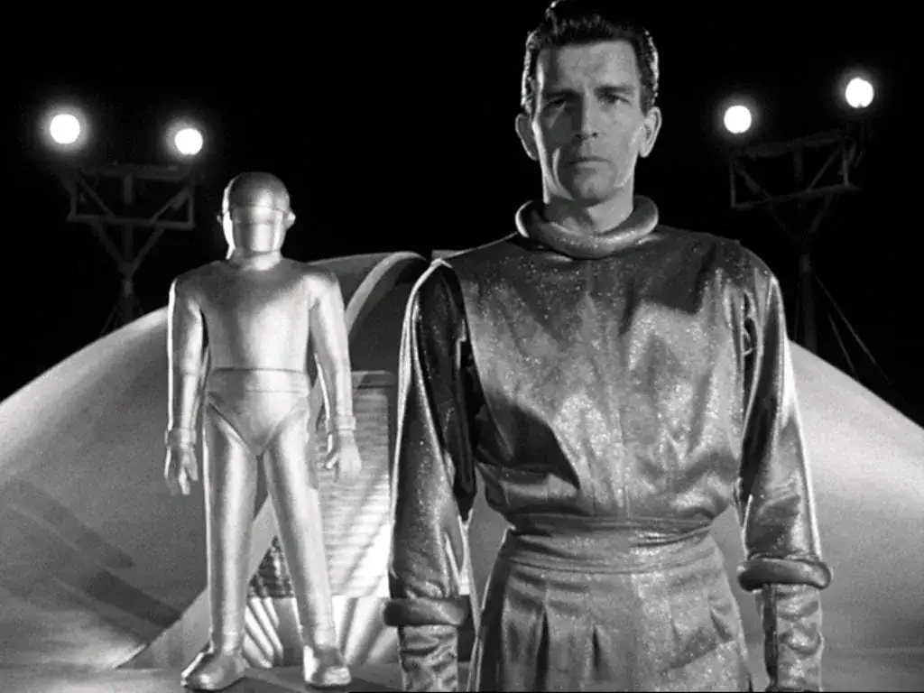 Klaatu 1951 vs Klaatu 2008 porównanie