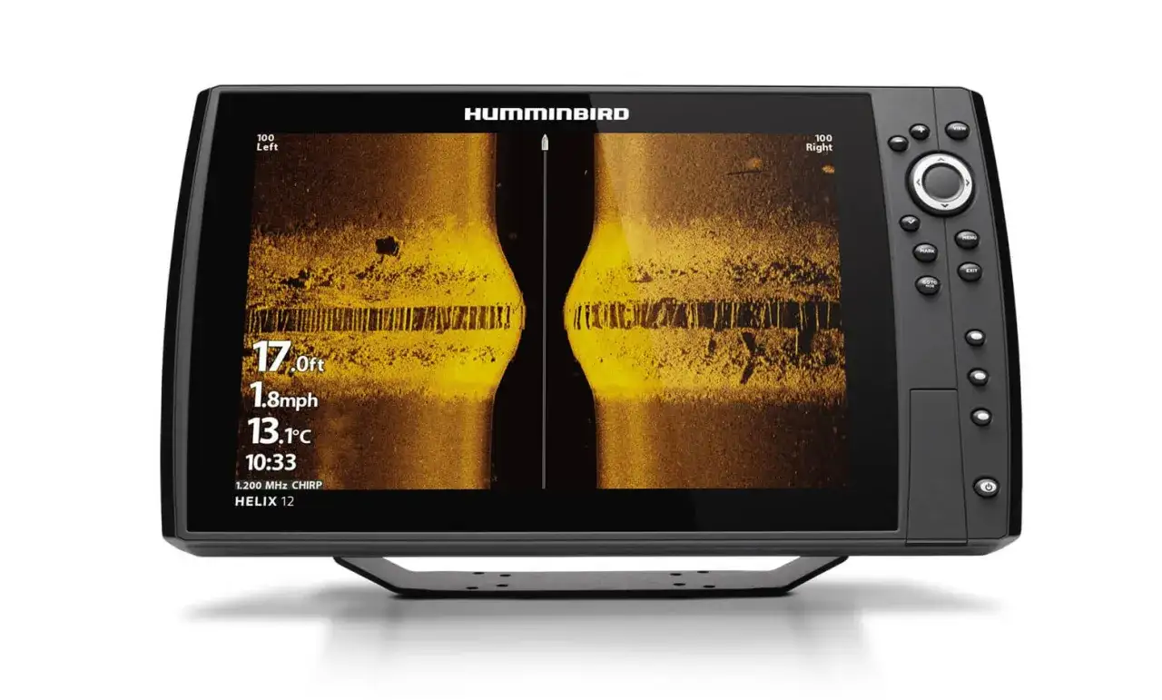 Écran d'un sondeur Humminbird HELIX 12 affichant une image side imaging détaillée du fond marin, montrant des structures et des détails sous l'eau.