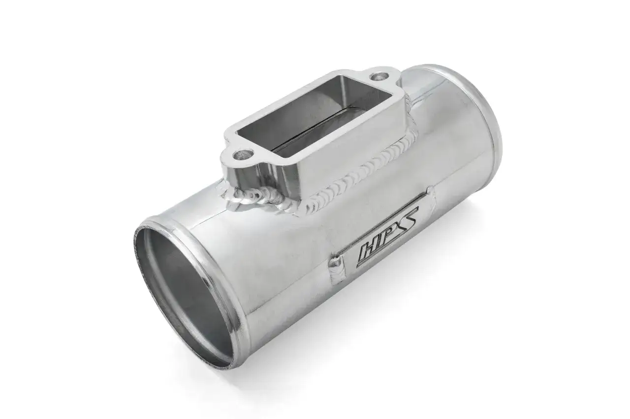 Tubo de aluminio pulido con logo HPS y una caja rectangular soldada, parte esencial para entender qu&eacute; es el sensor MAF y su funci&oacute;n en el motor.
