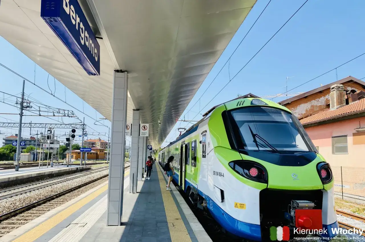 Pociąg na stacji Bergamo. Planujesz podróż, jak dojechać z Bergamo do Como? Pociągiem to świetna opcja!