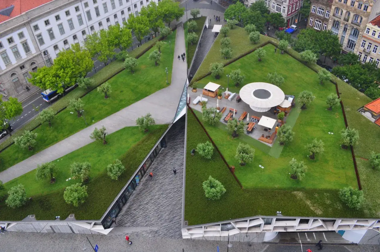 Nowoczesna, zrównoważona architektura miejska, przyjazne place miejskie