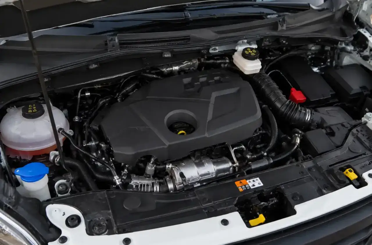 Vue détaillée du moteur Ford 2.2 TDCI, prêt à propulser votre camping-car vers de nouvelles aventures.