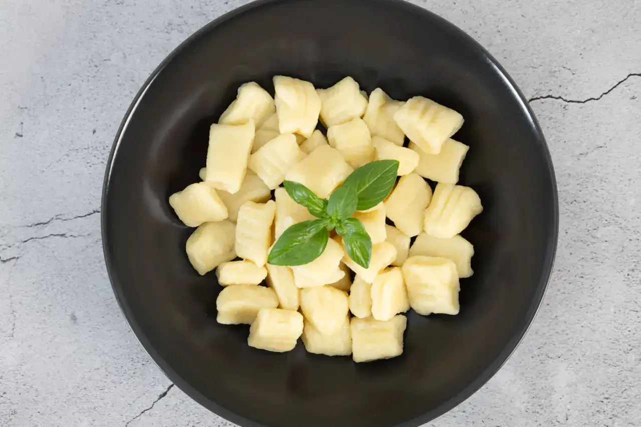 Frische Gnocchi mit Basilikum, perfekt f&uuml;r einfache Gnocchi Rezepte.