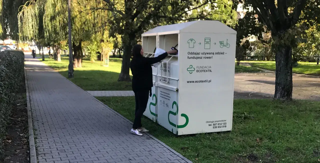 kontener na ubrania PCK Wtórpol Szczecin