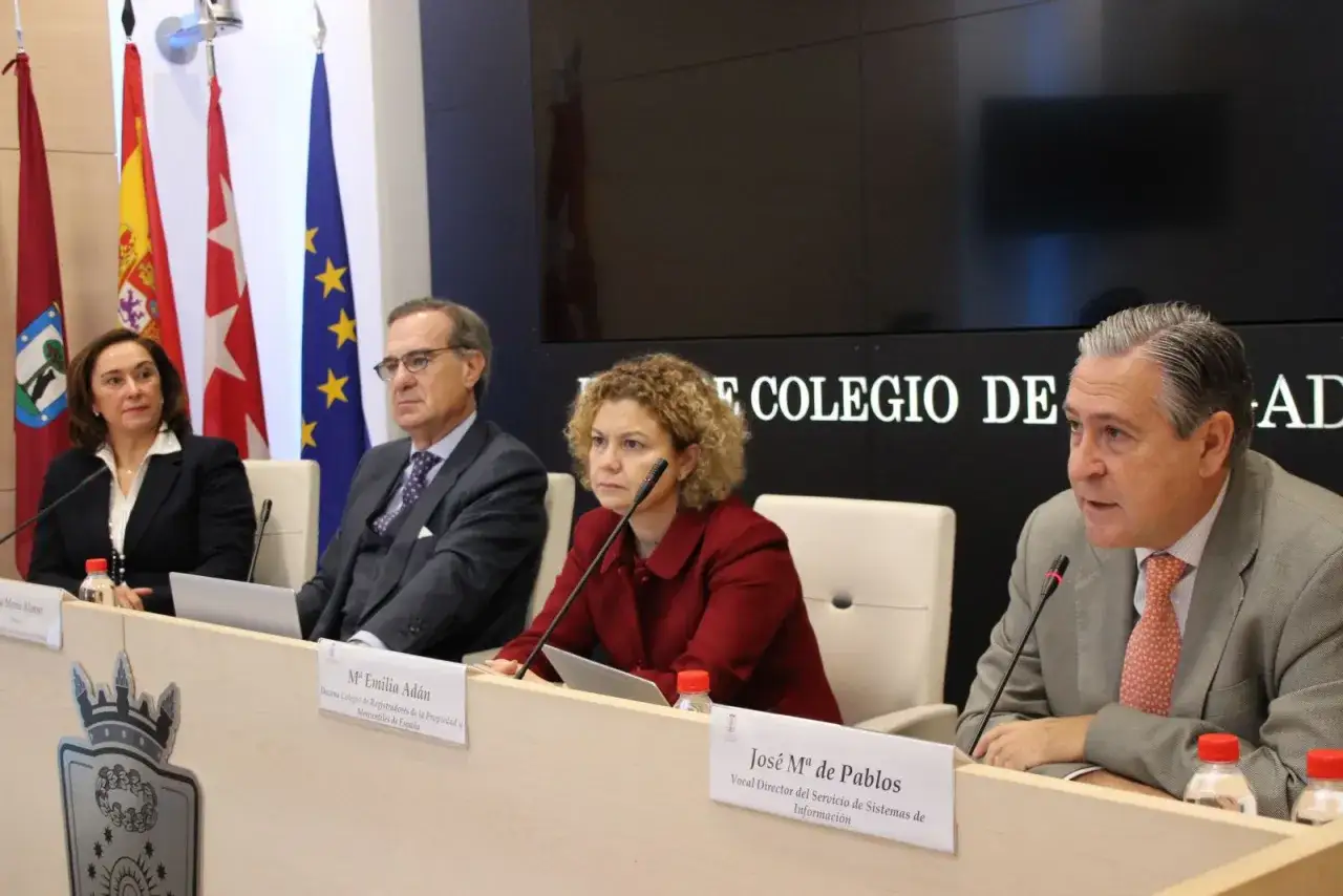 Panel de expertos discute las cuentas anuales en el Colegio de Registradores.